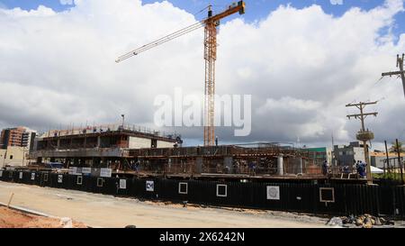 salvador, bahia, brasile - 13 marzo 2024: I lavoratori edili stanno costruendo un edificio nella città di Salvador. Foto Stock