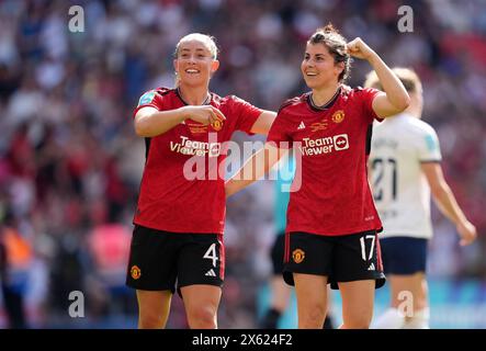 Lucia Garcia (a destra) del Manchester United celebra il quarto gol della squadra durante la finale di Adobe Women's fa Cup al Wembley Stadium di Londra. Data foto: Domenica 12 maggio 2024. Foto Stock