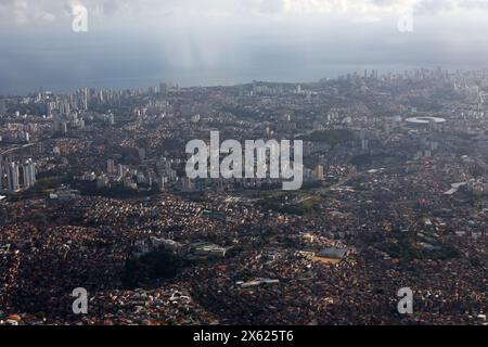 salvador, bahia, brasile - 16 dicembre 2023: Vista aerea della città di Salvador, in Bahia. Foto Stock