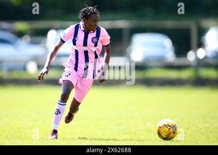 Londra, Regno Unito. 12 maggio 2024. Londra, Inghilterra, 12 maggio 2024: Shakira Kafoero Roberts (19 Dulwich Hamlet) in azione durante la partita London and South East Regional Womens Premier League tra AFC Crawley e Dulwich Hamlet al Three Bridges FC di Londra, Inghilterra. (Liam Asman/SPP) credito: SPP Sport Press Photo. /Alamy Live News Foto Stock