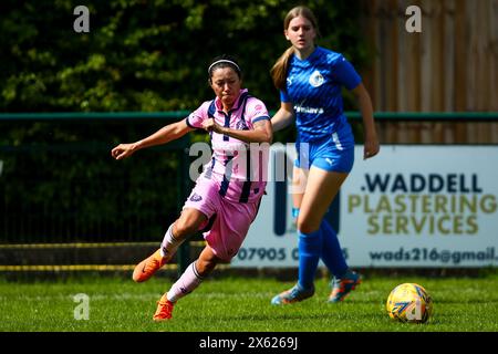 Londra, Regno Unito. 12 maggio 2024. Londra, Inghilterra, 12 maggio 2024: Lucy Monkman (14 Dulwich Hamlet) in azione durante la partita London and South East Regional Womens Premier League tra AFC Crawley e Dulwich Hamlet al Three Bridges FC di Londra, Inghilterra. (Liam Asman/SPP) credito: SPP Sport Press Photo. /Alamy Live News Foto Stock