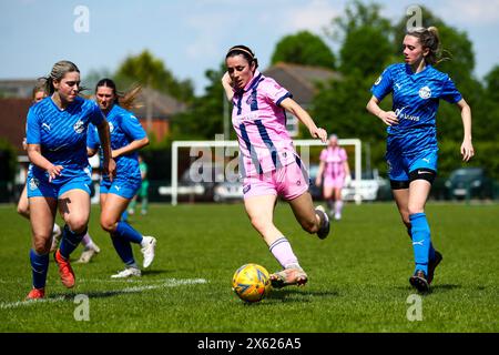 Londra, Regno Unito. 12 maggio 2024. Londra, Inghilterra, 12 maggio 2024: Phoebe Read (15 Dulwich Hamlet) in azione durante la partita London and South East Regional Womens Premier League tra AFC Crawley e Dulwich Hamlet al Three Bridges FC di Londra, Inghilterra. (Liam Asman/SPP) credito: SPP Sport Press Photo. /Alamy Live News Foto Stock