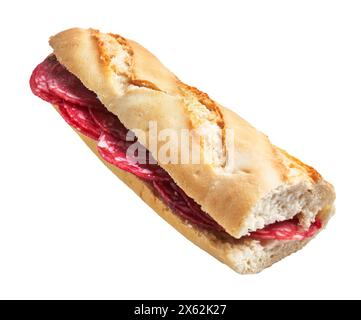 Sandwich isolato con salame su sfondo bianco, che illustra i concetti gastronomici e culinari. Foto Stock