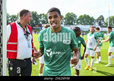 Deinze, Belgio. 12 maggio 2024. I giocatori di Lommel festeggiano dopo aver vinto una partita di calcio tra KMSK Deinze e Lommel SK, domenica 12 maggio 2024 a Deinze, seconda tappa della semifinale per la promozione al termine della seconda divisione 'Challenger Pro League' 2023-2024 del campionato belga. BELGA FOTO DAVID PINTENS credito: Belga News Agency/Alamy Live News Foto Stock