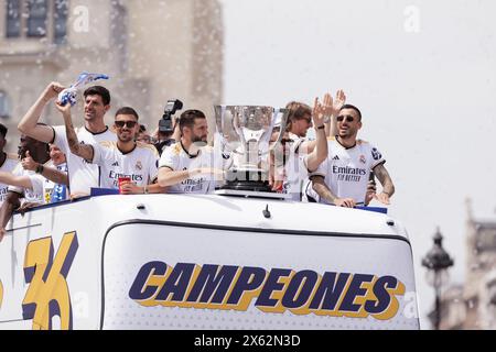 Madrid, Spagna. 12 maggio 2024. I giocatori del Real Madrid celebrano il campionato di la Liga alla fontana Cibeles di Madrid. Credito: SOPA Images Limited/Alamy Live News Foto Stock