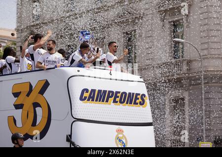 Madrid, Spagna. 12 maggio 2024. I giocatori del Real Madrid celebrano il campionato di la Liga alla fontana Cibeles di Madrid. Credito: SOPA Images Limited/Alamy Live News Foto Stock