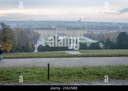 VIENNA, AUSTRIA - 19 novembre 2023: Veduta del fmaous palazzo Schönbrunn a Vienna, Austria Foto Stock