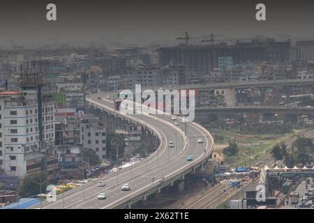 Dacca, Bangladesh. 12 maggio 2024. Vista della rampa sopraelevata dell'autostrada di Dacca nella città di Dacca. (Foto di Sazzad Hossain/SOPA Images/Sipa USA) credito: SIPA USA/Alamy Live News Foto Stock