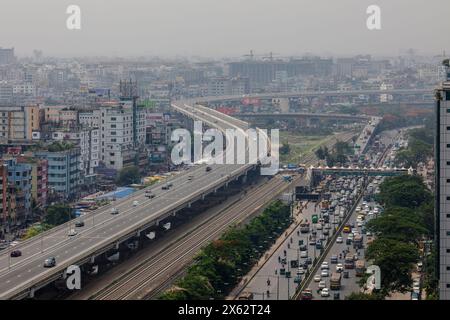 Dacca, Bangladesh. 12 maggio 2024. Vista della rampa sopraelevata dell'autostrada di Dacca nella città di Dacca. (Foto di Sazzad Hossain/SOPA Images/Sipa USA) credito: SIPA USA/Alamy Live News Foto Stock