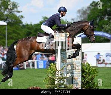 Badminton Estate, Gloucestershire, Regno Unito. 12 maggio 2024. 2024 MARS Badminton Horse Trials 5° giorno; Alexander Bragg (GBR) in sella a QUINDIVA durante lo spettacolo saltando il 5° giorno credito: Action Plus Sports/Alamy Live News Foto Stock