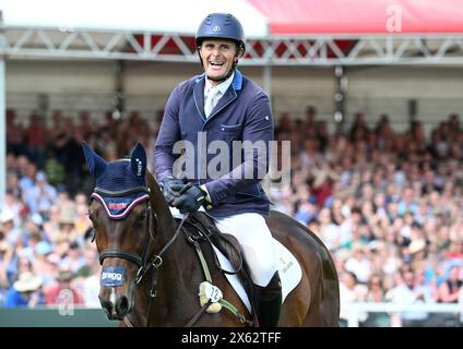 Badminton Estate, Gloucestershire, Regno Unito. 12 maggio 2024. 2024 MARS Badminton Horse Trials 5° giorno; Alexander Bragg (GBR) in sella a QUINDIVA durante lo spettacolo saltando il 5° giorno credito: Action Plus Sports/Alamy Live News Foto Stock