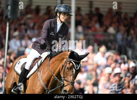 Badminton Estate, Gloucestershire, Regno Unito. 12 maggio 2024. 2024 MARS Badminton Horse Trials 5° giorno; Emily King (GBR) in sella a VALMYBIATS durante lo spettacolo salto il 5° giorno credito: Action Plus Sports/Alamy Live News Foto Stock