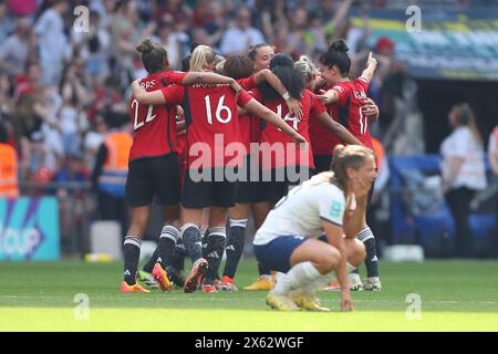 Wembley Stadium, Londra, Regno Unito. 12 maggio 2024. Finale di fa Cup femminile, Manchester United contro Tottenham Hotspur; i giocatori del Manchester United festeggiano la vittoria della Adobe Women's fa Cup. Credito: Action Plus Sports/Alamy Live News Foto Stock