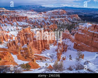 Canyon tra Sunrise e Sunset Points, Bryce Canyon National Park, Utah. Foto Stock