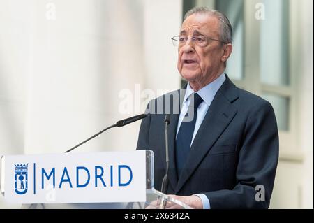 Madrid, Spagna. 12 maggio 2024. il presidente del Real Madrid, Florentino Perez, tiene un discorso durante il ricevimento del Real Madrid al Palacio de Cibeles, nell'ambito della celebrazione del loro 36° titolo di calcio spagnolo a Madrid. Credito: SOPA Images Limited/Alamy Live News Foto Stock