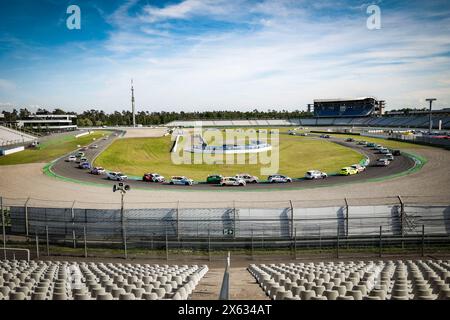 Hockenheim, Allemagne. 12 maggio 2024. Partenza della gara, durante il 3° round della Clio Cup Series 2024, dal 10 al 13 maggio 2024 sull'Hockenheimring, a Hockenheim, Germania - foto Paul Vaicle/DPPI Credit: DPPI Media/Alamy Live News Foto Stock