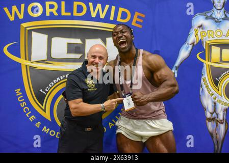 Melbourne, Australia. 13 aprile 2024. Il presidente della competizione ICN Victoria - Natural Bodybuilding Tony Lanciano (L) e il campione del mondo di bodybuilder Kwame Duah (R) sono stati visti al Melbourne Convention and Exhibition Centre durante l'AUS fitness Expo 2024. L'Aus fitness Expo è il più grande ed emozionante festival australiano di fitness, sport dal vivo, salute attiva e nutrizione, che riunisce migliaia di appassionati di fitness per la celebrazione definitiva della cultura del fitness. (Foto di Alexander Bogatyrev/SOPA Images/Sipa USA) credito: SIPA USA/Alamy Live News Foto Stock