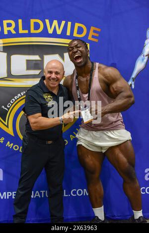 Melbourne, Australia. 13 aprile 2024. Il presidente della competizione ICN Victoria - Natural Bodybuilding Tony Lanciano (L) e il campione del mondo di bodybuilder Kwame Duah (R) sono stati visti al Melbourne Convention and Exhibition Centre durante l'AUS fitness Expo 2024. L'Aus fitness Expo è il più grande ed emozionante festival australiano di fitness, sport dal vivo, salute attiva e nutrizione, che riunisce migliaia di appassionati di fitness per la celebrazione definitiva della cultura del fitness. (Foto di Alexander Bogatyrev/SOPA Images/Sipa USA) credito: SIPA USA/Alamy Live News Foto Stock