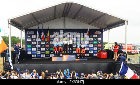 Porto, Portogallo. 12 maggio 2024. Il pilota Ott Tanak e il co-pilota Martin Jarveoja e il pilota Sebastien Ogier e il co-pilota Vincent Landais e il pilota Thierry Neuville e il co-pilota Martijn Wydaeghe, festeggiano la fase finale del podio di potenza a Fafe, durante il Campionato del mondo Rally FIA WRC Vodafone Rally de Portugal 2024 12 maggio, Porto Portogallo crediti: Agenzia fotografica indipendente/Alamy Live News Foto Stock