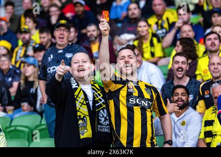 Melbourne, Australia, 12 maggio 2024. Tifosi del Wellington Phoenix durante la partita di calcio semifinale maschile di Isuzu Ute A-League First Leg tra il Melbourne Victory FC e il Wellington Phoenix FC all'AAMI Park il 12 maggio 2024 a Melbourne, Australia. Crediti: Santanu Banik/Speed Media/Alamy Live News Foto Stock