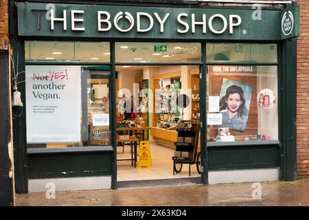 Negozio Body Shop ad Aylesbury con avviso di chiusura alla vetrina destra. La vecchia Aylesbury Body Shop non è stata acquistata ed è ora definitivamente chiusa. Crediti: Stephen Bell/Alamy Foto Stock