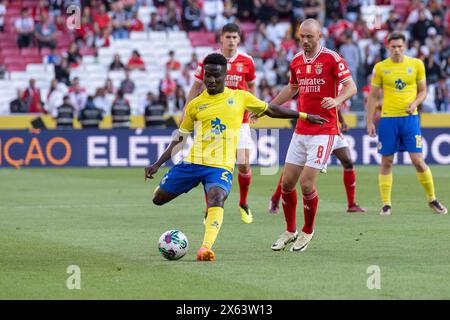 12 maggio 2024. Lisbona, Portogallo. Centrocampista di Arouca dalla Guinea Conakry Morlaye Sylla (2) in azione durante la partita del Matchday 33 di Liga Portugal Betclic, SL Benfica 5 vs 0 FC Arouca Credit: Alexandre de Sousa/Alamy Live News Foto Stock