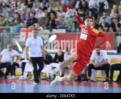 Vienna, Austria. 12 maggio 2024. Sebastian Frimmel dell'Austria spara durante la partita di qualificazione europea del Campionato del mondo maschile IHF 2025 tra Austria e Georgia a Vienna, Austria, il 12 maggio 2024. Credito: He Canling/Xinhua/Alamy Live News Foto Stock