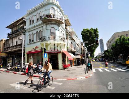 La vivace via Allenby nel centro di Tel-Aviv, Israele. Foto Stock