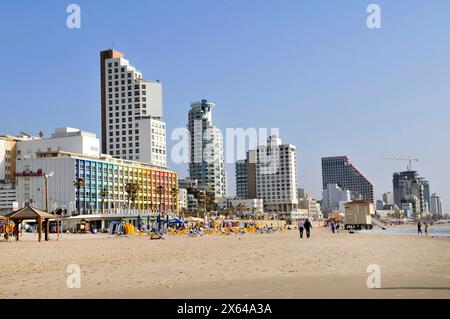 Il colorato hotel Dan sulla spiaggia di Frishman a Tel Aviv, Israele. Foto Stock