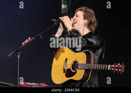 Curitiba, Brasile. 12 maggio 2024. PR - CURITIBA - 12/05/2024 - CURITIBA, LOUIS TOMLINSON SHOW - Frederik Rabe, durante una performance della band tedesca Giant Rooks, alla Ligga Arena di Curitiba/PR, questa domenica (12). L'esibizione fu l'atto di apertura del cantante britannico Louis Tomlinson. Foto: Robson Mafra/AGIF credito: AGIF/Alamy Live News Foto Stock