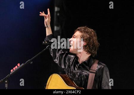 Curitiba, Brasile. 12 maggio 2024. PR - CURITIBA - 12/05/2024 - CURITIBA, LOUIS TOMLINSON SHOW - Frederik Rabe, durante una performance della band tedesca Giant Rooks, alla Ligga Arena di Curitiba/PR, questa domenica (12). L'esibizione fu l'atto di apertura del cantante britannico Louis Tomlinson. Foto: Robson Mafra/AGIF (foto di Robson Mafra/AGIF/Sipa USA) credito: SIPA USA/Alamy Live News Foto Stock