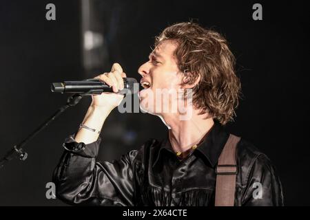 Curitiba, Brasile. 12 maggio 2024. PR - CURITIBA - 12/05/2024 - CURITIBA, LOUIS TOMLINSON SHOW - Frederik Rabe, durante una performance della band tedesca Giant Rooks, alla Ligga Arena di Curitiba/PR, questa domenica (12). L'esibizione fu l'atto di apertura del cantante britannico Louis Tomlinson. Foto: Robson Mafra/AGIF (foto di Robson Mafra/AGIF/Sipa USA) credito: SIPA USA/Alamy Live News Foto Stock