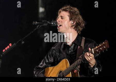 Curitiba, Brasile. 12 maggio 2024. PR - CURITIBA - 12/05/2024 - CURITIBA, LOUIS TOMLINSON SHOW - Frederik Rabe, durante una performance della band tedesca Giant Rooks, alla Ligga Arena di Curitiba/PR, questa domenica (12). L'esibizione fu l'atto di apertura del cantante britannico Louis Tomlinson. Foto: Robson Mafra/AGIF (foto di Robson Mafra/AGIF/Sipa USA) credito: SIPA USA/Alamy Live News Foto Stock