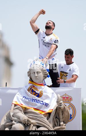 Nacho Fernandez festeggia in cima alla fontana durante la celebrazione del Real Madrid a Plaza de Cibeles per il suo 36° titolo del campionato spagnolo il 12 maggio 2024 a Madrid, Spagna Foto Stock