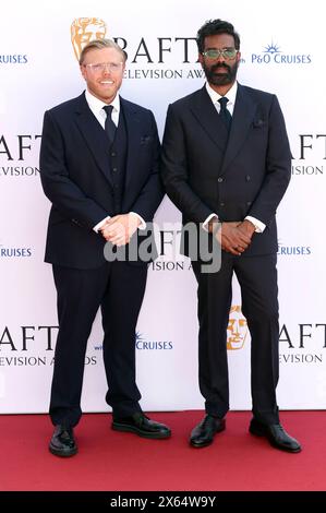 Rob Beckett und Romesh Ranganathan bei der Verleihung der BAFTA TV Awards 2024 nella der Royal Festival Hall. Londra, 12.05.2024 *** Rob Beckett e Romesh Ranganathan ai BAFTA TV Awards 2024 al Royal Festival Hall di Londra, 12 05 2024 foto:XS.xVasx/xFuturexImagex bafta tv 4544 Foto Stock