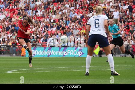 LONDRA, INGHILTERRA - Ella Toone del Manchester United Women scoresdurante la finale di calcio femminile di Adobe fa Cup tra le donne del Manchester United e. Foto Stock