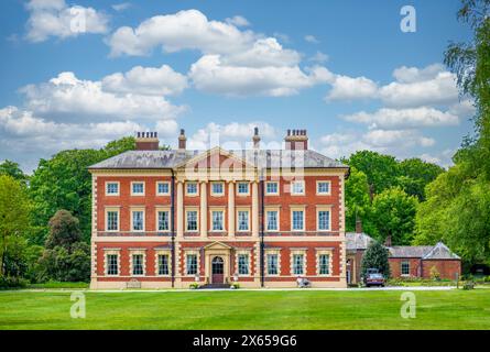 La vista frontale dell'imponente Lytham Hall, edificio classificato di grado 1 a Lytham, Lancashire, Regno Unito Foto Stock