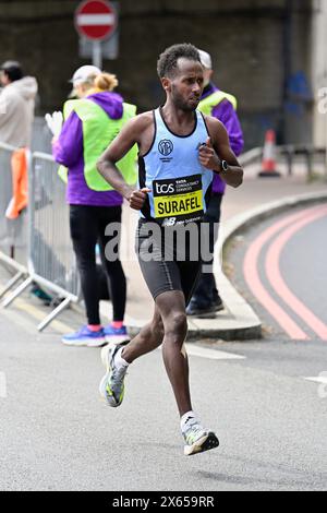 Paulos Surafel, GBR, concorrente maschile d'élite, Maratona di Londra 2024, Poplar, East London, Regno Unito Foto Stock