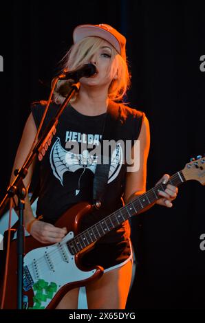 Katie White - The Ting Tings, V2012, Hylands Park, Chelmsford, Essex, Regno Unito - 18 agosto 2012 Foto Stock