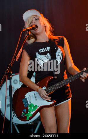 Katie White - The Ting Tings, V2012, Hylands Park, Chelmsford, Essex, Regno Unito - 18 agosto 2012 Foto Stock