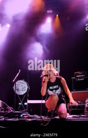 Katie White - The Ting Tings, V2012, Hylands Park, Chelmsford, Essex, Regno Unito - 18 agosto 2012 Foto Stock