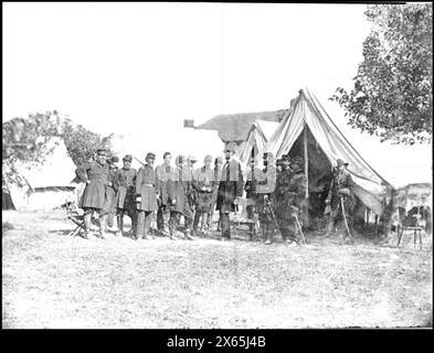 Antietam, MD Il presidente Lincoln con il generale George B. McClellan e un gruppo di ufficiali, fotografie della Guerra civile 1861-1865 Foto Stock