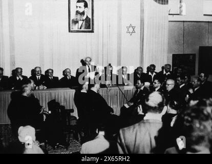 Il primo ministro israeliano David Ben-Gurion legge il proclama dell'indipendenza dello Stato di Israele, Tel Aviv 1948 Foto Stock