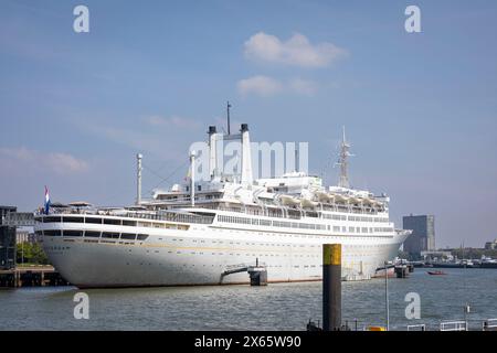 "SS Rotterdam", ex ammiraglia della linea Holland America, ora barca alberghiera nel porto di Rotterdam, Paesi Bassi Foto Stock