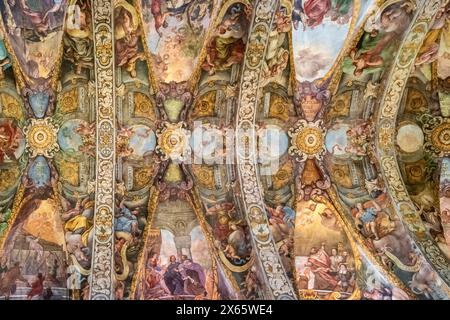 Affreschi sul soffitto della Chiesa di San Nicola e San Pietro Martire a Valencia, Spagna Foto Stock
