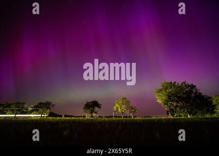 Aurora boreale (Aurora boreale) visibile dalla regione dell'Europa centrale nella notte del 10 maggio 2024. Foto Stock