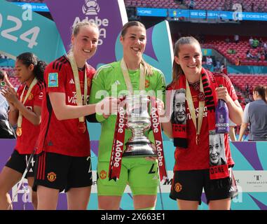 LONDRA, INGHILTERRA - L-R Millie Turner del Manchester United Women Mary Earps del Manchester United Women E Vicky Carvill del Maidenhead United Womenw ce Foto Stock
