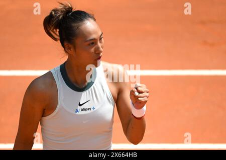 Roma, Italia. 13 maggio 2024. Il cinese Qinwen Zheng festeggia durante la partita contro il giapponese Naomi Osaka al torneo di tennis internazionali BNL d'Italia 2024 al foro Italico di Roma il 13 maggio 2024. Crediti: Insidefoto di andrea staccioli/Alamy Live News Foto Stock