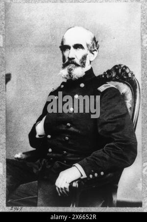 A.J. Smith, ritratto di tre quarti, seduto, rivolto a destra, mano destra nel suo cappotto, . Civil War Photography Collection (Library of Congress)., No. 2967.. Smith, A. J.--(Andrew Jackson),--1815-1897. , Generali--1860-1870. , Stati Uniti--storia--Guerra civile, 1861-1865--personale militare. Foto Stock