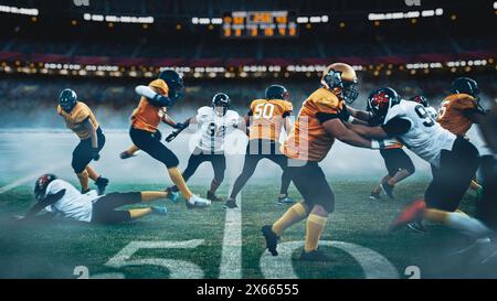 Campo da football americano. Due squadre con giocatori professionisti, lotta per pallone e punteggio, face-off aggressivo, tackle, pass. Concorso guerriero pieno di energia brutale, potenza, abilità. Foto Stock